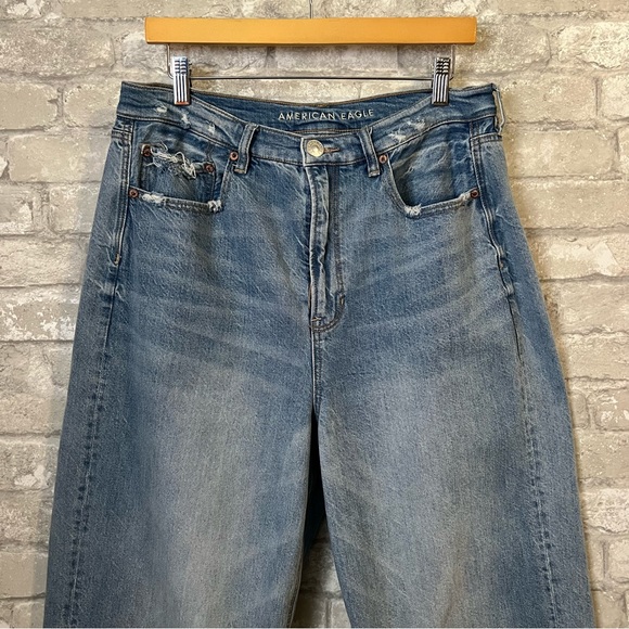 American Eagle Women's 14R Baggy Jeans. Medium Wash Blue Denim. Rigid Denim. AEO - Picture 3 of 13